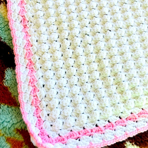 Vintage hand made hand knitted baby blanket pink and white - Picture 5 of 5